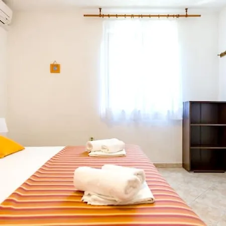 One Bedroom With Wifi At Apartment *